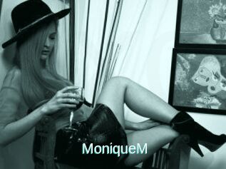 MoniqueM