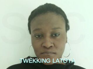 TWEKKING_LATOYA