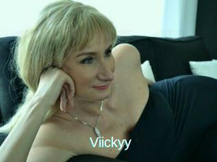 Viickyy